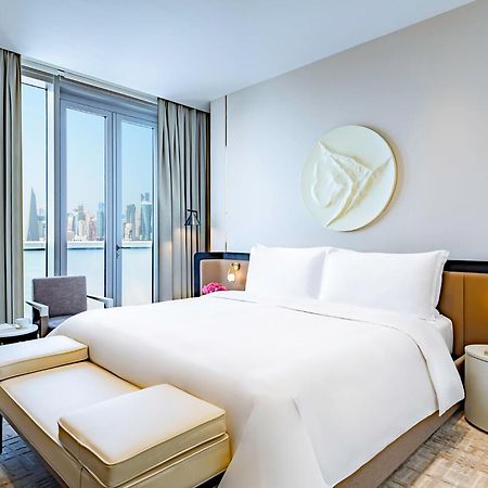 Отель Mandarin Oriental, Доха Экстерьер фото A bedroom at the hotel