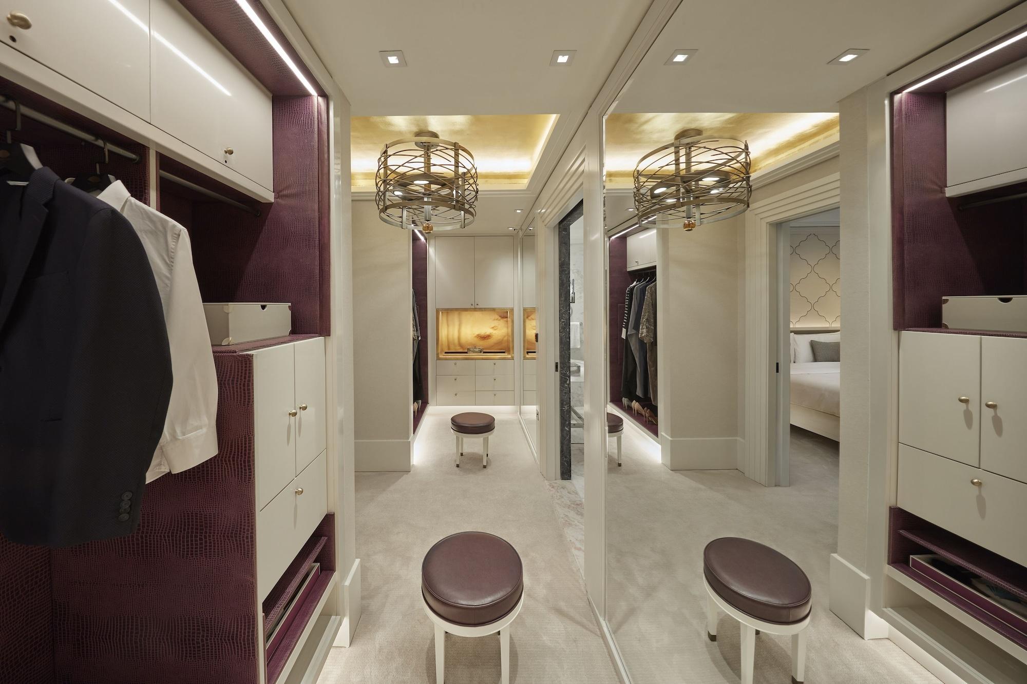 Отель Mandarin Oriental, Доха Экстерьер фото A walk-in closet