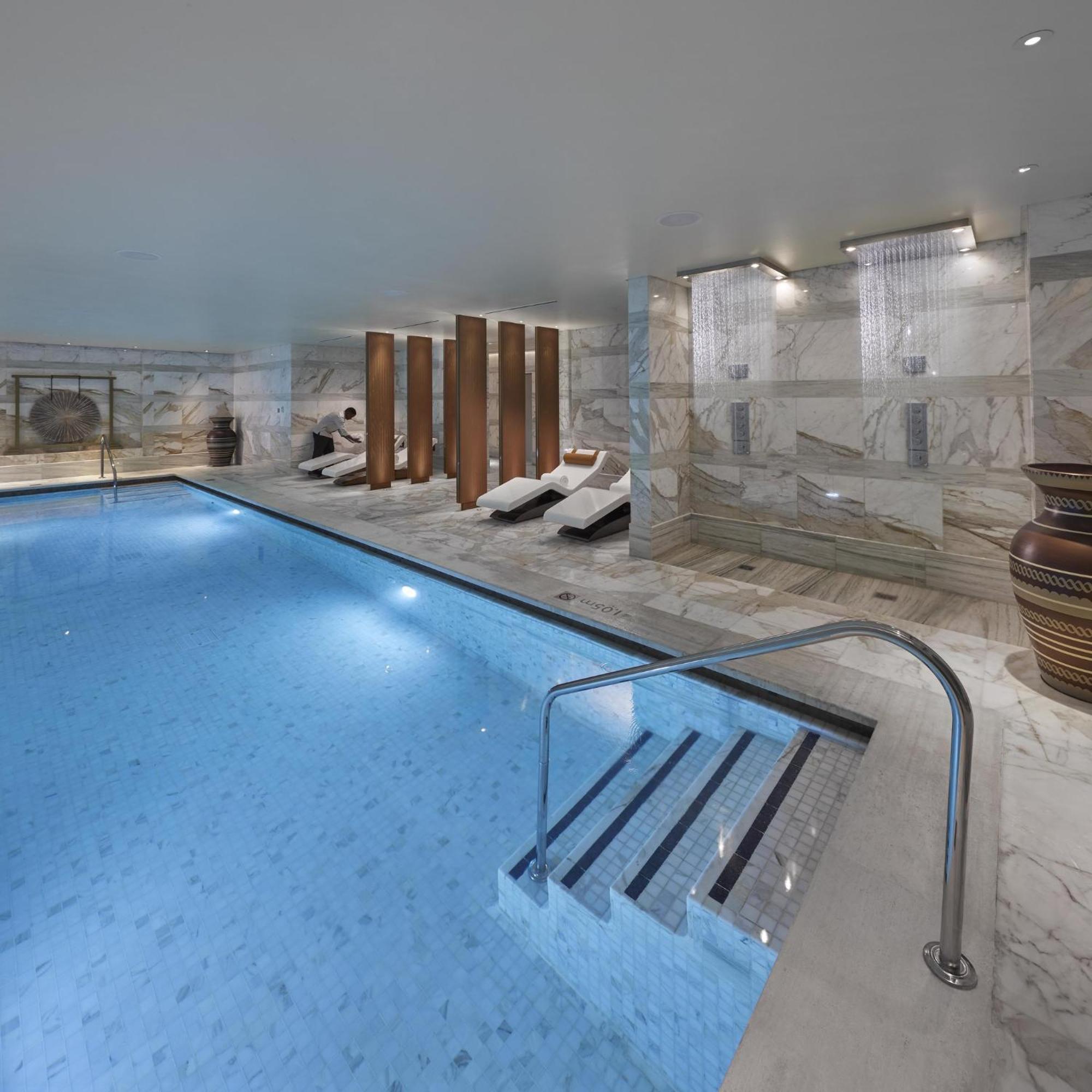 Отель Mandarin Oriental, Доха Экстерьер фото The pool at the spa