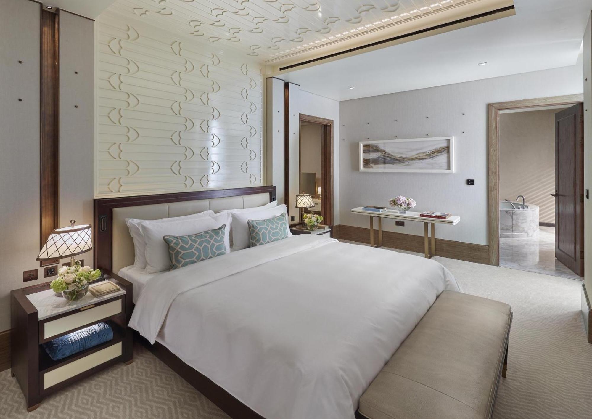 Отель Mandarin Oriental, Доха Экстерьер фото A bedroom at the hotel