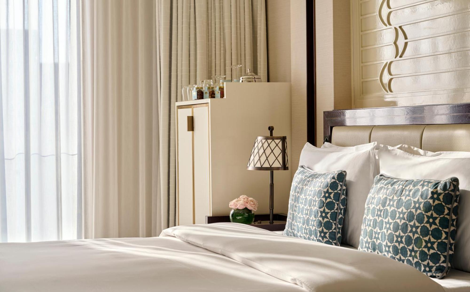 Отель Mandarin Oriental, Доха Экстерьер фото A bedroom at the hotel